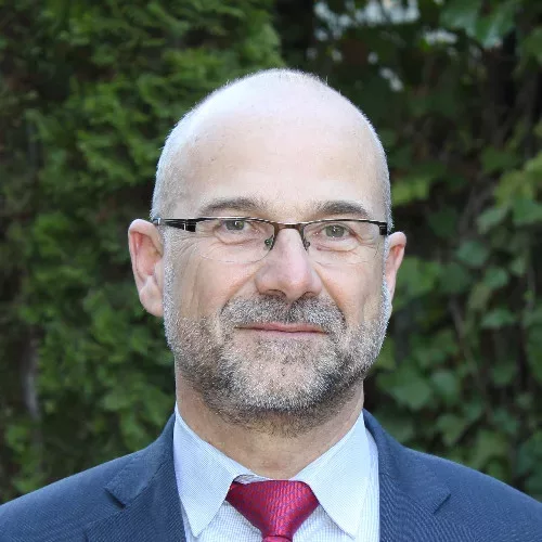 Grünenthal: Engaging Employees with DSMN8 2 Juan Quintana, Communications Director - Grünenthal