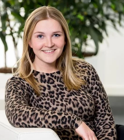 Unit4: Turning Inactive Employees Into Social Media Influencers With DSMN8 6 Savana ter Burg, Communications Manager -Unit4