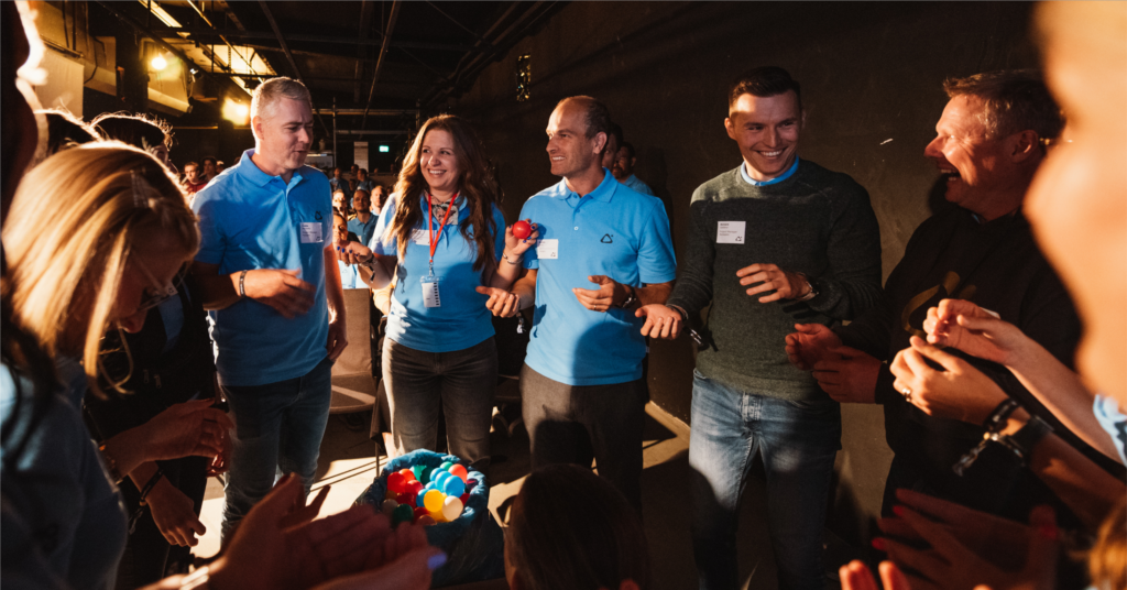 Cosmo Consult Group Pic svg+xml;charset=utf